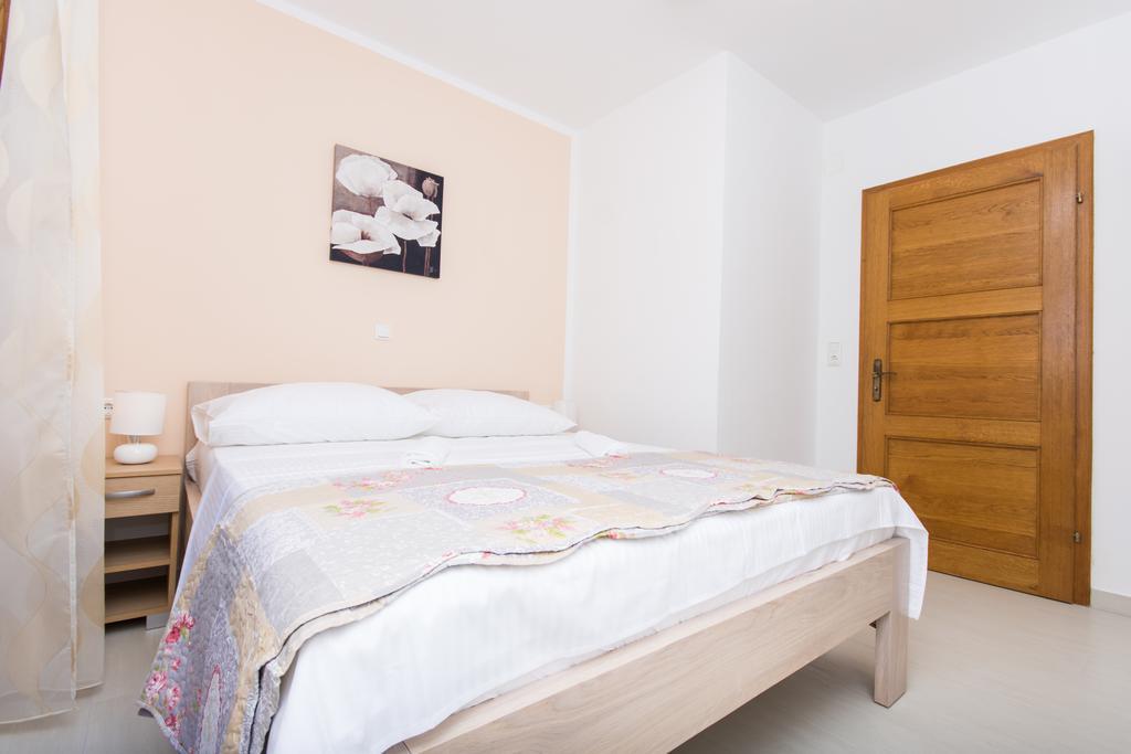 Apartments Bisera Trogir Exterior photo