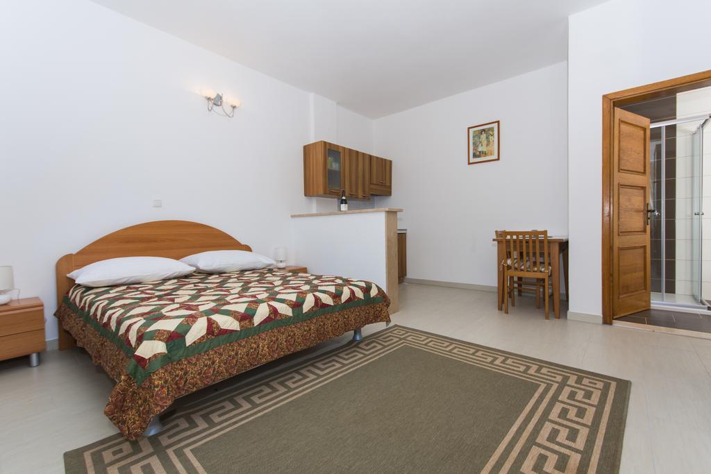 Apartments Bisera Trogir Exterior photo